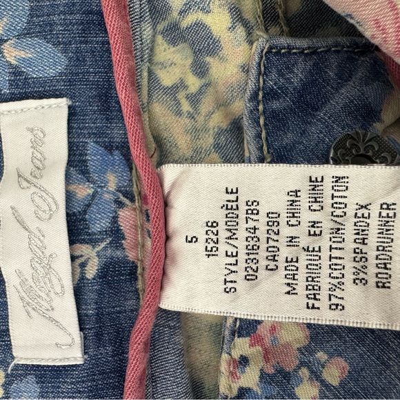 Illegal jeans capris floral denim pink cream blue printed flowers all over 🌸 - Picture 9 of 9